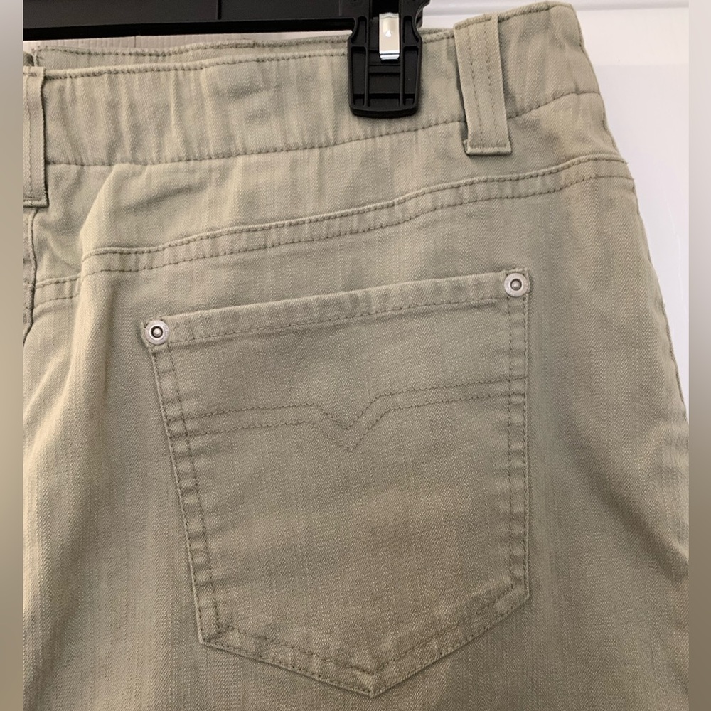 EUC Gloria Vanderbilt Olive Green Denim Skort Size 14 Spring Summer - Picture 6 of 11